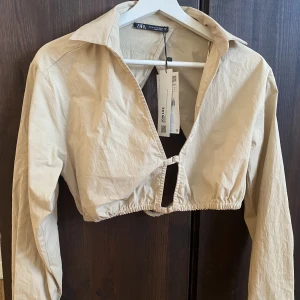 Topp från Zara  - Oanvänd topp från Zara! 