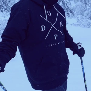 Dope Skidjacka  - Nu säljer jag min skidjacka som jag haft några år. Jag åker inte skidor så ofta och jag har bara använt den när jag åkt skidor så den är i fint skick fortfarande. Storleken är XL