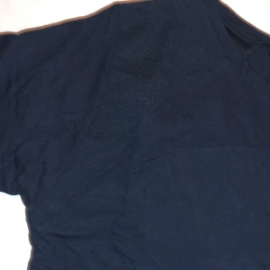 Strukturerad tshirt  - Tjockt tyg Olika material Aldrig använd