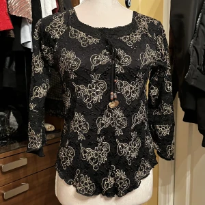 tröja - sååå söt tröja men kommer ej till användning, perfekt skick💕