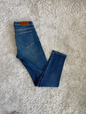 Tiger jeans Herr - Jeans från Tiger of Sweden modell Evolve Slim fit. Strl 32/34 🐯
