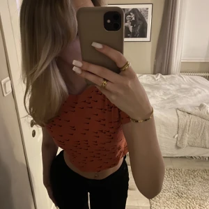 Nike t-shirt  - Nästan helt oanvänd Nike t-shirt🤍🤍