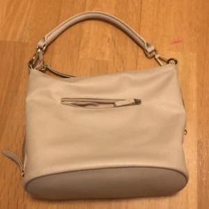 Beige Don Donna handväska  - beige don Donna väska fint skick 