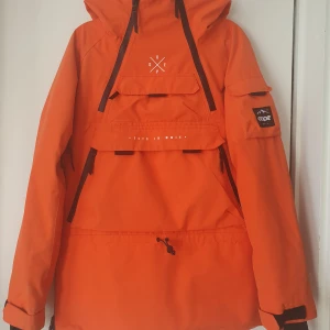 Dope Akin st S - Dope Akin st S    Använd - i gott skick    Nypris 2 499 