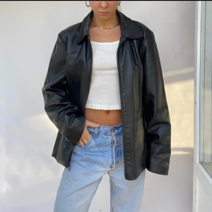 Vintage jacka - Vintage skinnjacka i älta skinn, köpt av Lisa Siden, mjukt material 