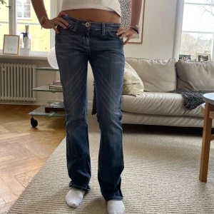 Lowwaist jeans🥰 - Superfina lågmidjade jeans😇 Modell 167❤️ Innerbenslängd: 77 Midjemått: 38