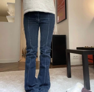 Jeans - Super snygga jeans! Tyvärr passade de inte så säljer vidare. 