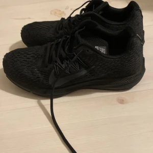 Nike Löparskor/ träningsskor Nike  - Jag säljer mina nya träningsskor då jag beställde fel. Storlek 40 pris går att diskutera 