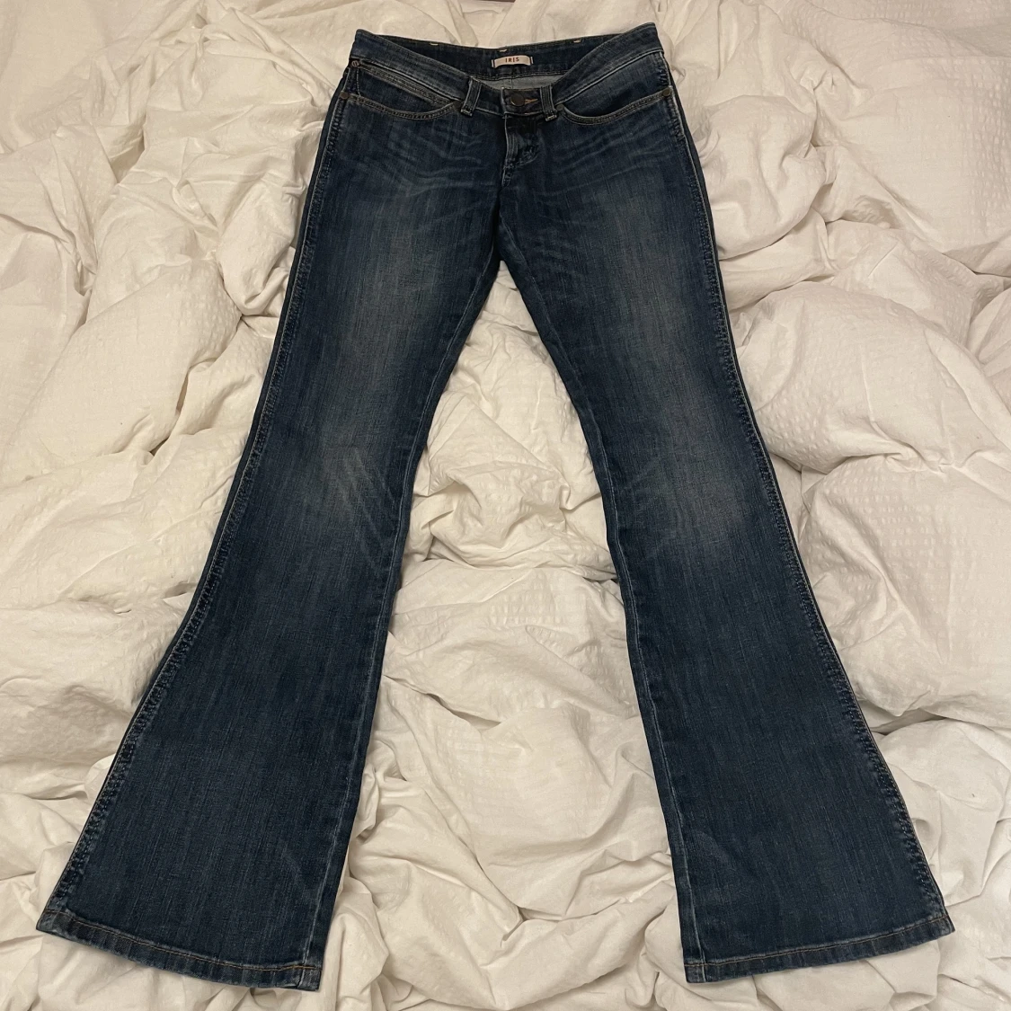 lågmidjade flare wrangler jeans