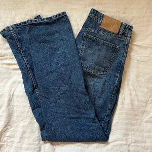 Zara jeans - Mid/highwaist jeans från zara, knappt använda 💞 Pris är inklusive frakt.