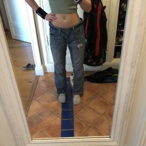 Lowwaisted Levis jeans - Ett par lowwaisted jeans från Levis 