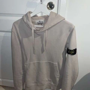 Stone island hoodie - Stone hoodie Nypris: 3000 Pris: 1000 Skick: 8/10 Storlek: M 