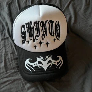 Keps  - Snygg keps  🔴använd 2 gånger så är i skick 10/10 