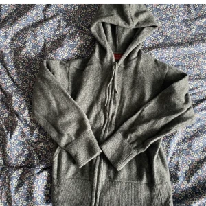 Stickad kofta - Stickad kofta köpt på Plick💓