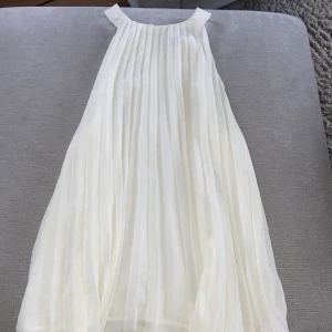 Fest topp - Säljer denna jättesöta toppen! Endast testad, aldrig använd. Matrialet är volang😍