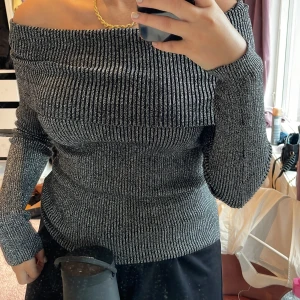 Glittrig topp - Glittrig topp som endas används engång😍😍 i storlek S, perfekt till fest