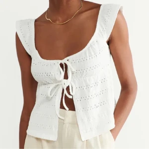 Topp - Jätte gullig topp från Gina, aldrig använd köpte den i helgen! 🤍🤍🤍