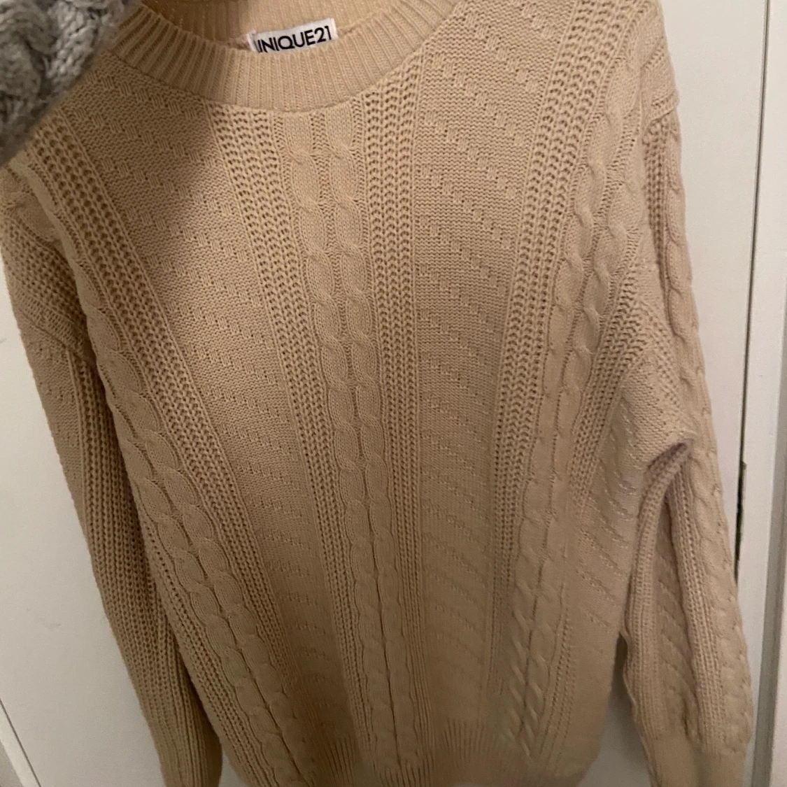 Beige stickad tröja - 90
