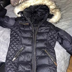 Rockandblue 36 - Dunjacka rockandblue storlek 36.  Beam Mid Jacket Black/Arctic Nypris 3200