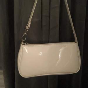 En blank vit väska från SHEIN 🤍