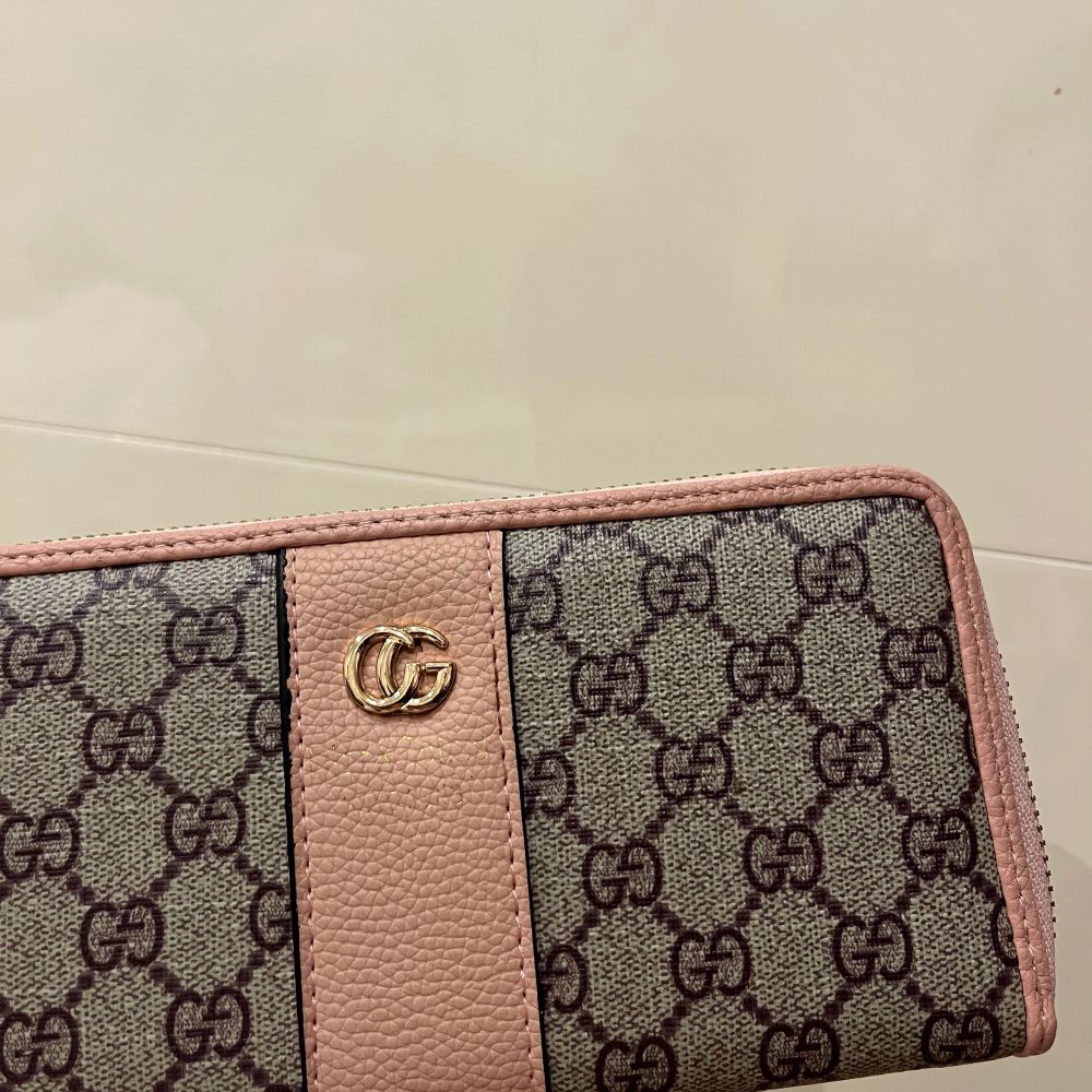 Rosa Fake Gucci plånbok | Plick Second Hand