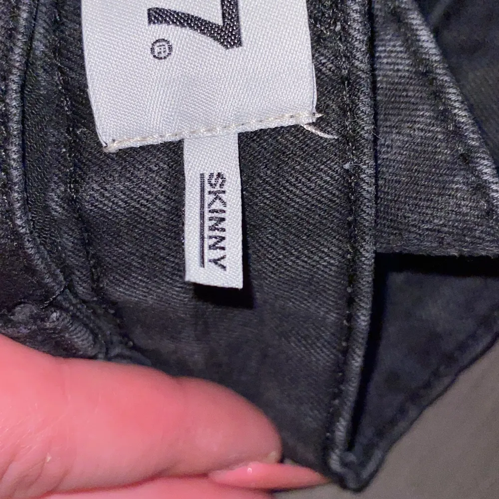 Svarta skinny jeans från Lager 157 Stl. M Bra skick, använda två gånger . Jeans & Byxor.