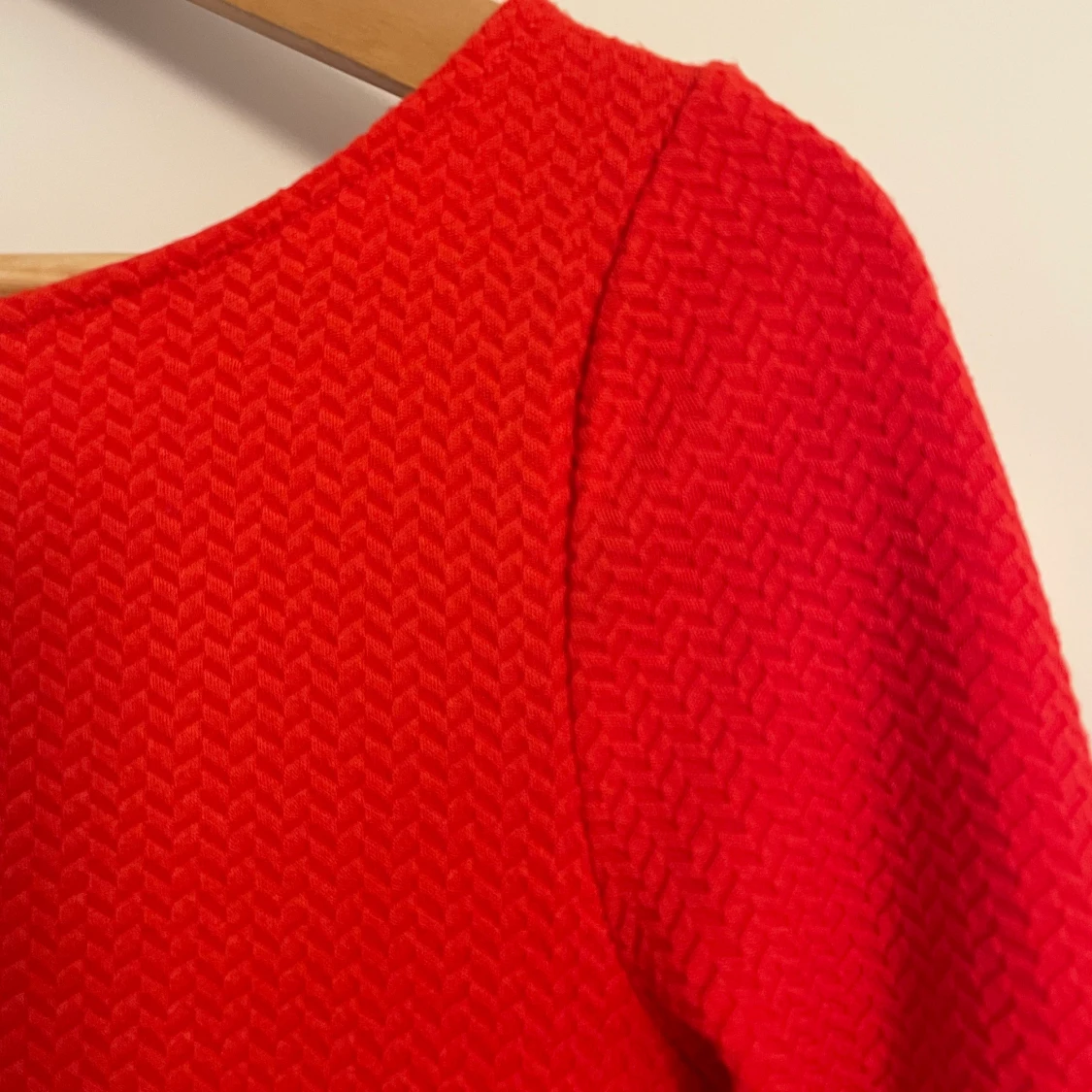 Röd klänning från H&M i storlek M - 90