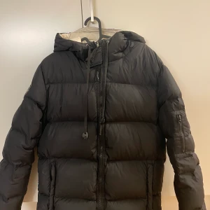 Dbrand herr jacka - Dbrand jacka herr. Bra skick.