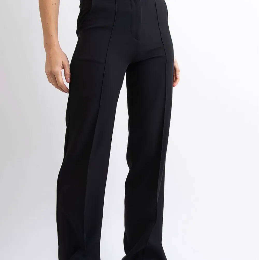 Svarta kostymbyxor från Madlady Nypris 599 . Jeans & Byxor.