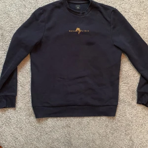 Svart maison riviéra tröja, storlek: M  - Bra skick, den har blivit för liten för mig.