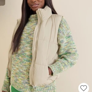 Väst från Nelly  - VÄST från Nelly Använt antal gånger som nytt , original 399kr  men mitt pris ca 250kr