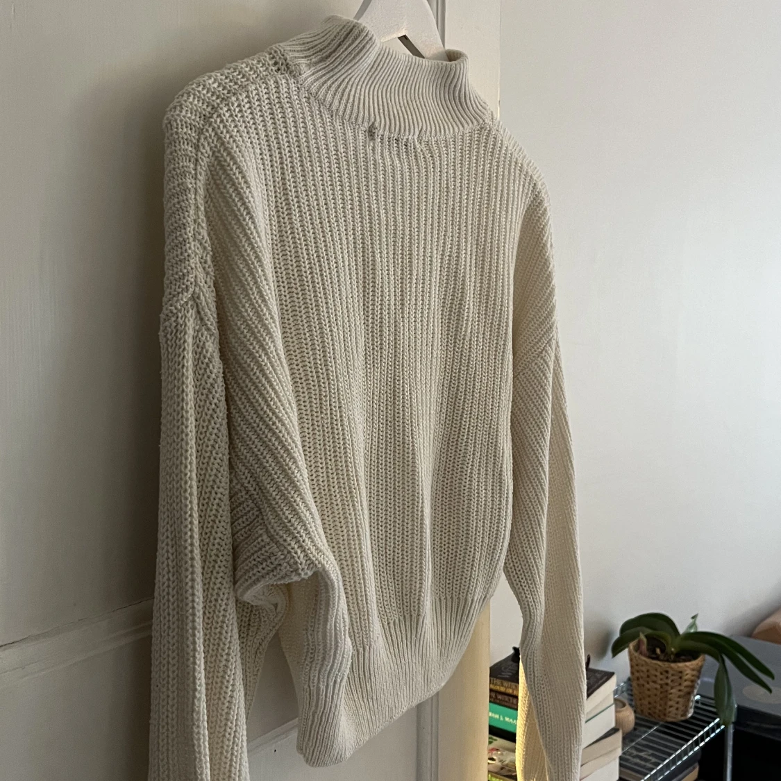 Vit stickad tröja croppad - 91