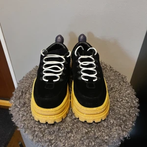 Eytys skor - Använda en gång därav väldigt bra skick! 