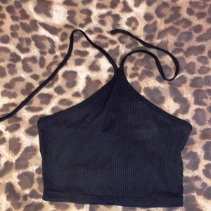 Linne  - Svart linne med öppen rygg.