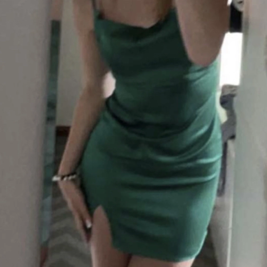 Grön satin klänning 