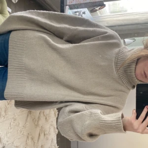 Stickad tröja - Skit najs stickad polo från hm!