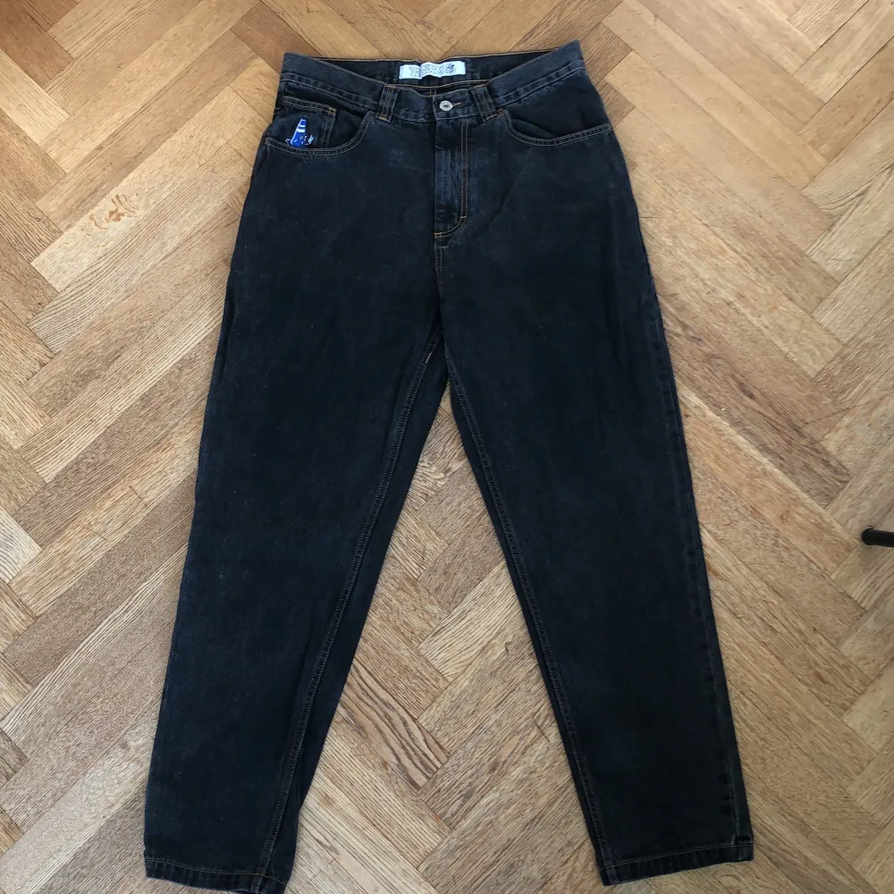 Ett par feta 92 Denim jeans från Polar Skate Co. Dom är väl använda. Strlk 32/32. Jeans & Byxor.