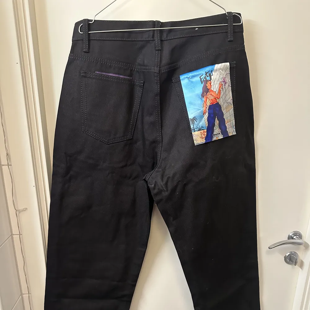 Säljer ett par svarta Eytys benz jeans i storleken 32/34 som är helt oanvända cond 10/10. Pm ifall det önskas fler bilder eller har några frågor.. Jeans & Byxor.