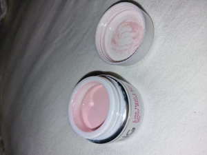 Nagel gelé - Uv gelé i färgen Blush pink, super fin färg. Enbart testad på ett finger med en ren pensel. Säljes då jag har för mycket nagel saker. Finns lite repor på locket, se sista bild