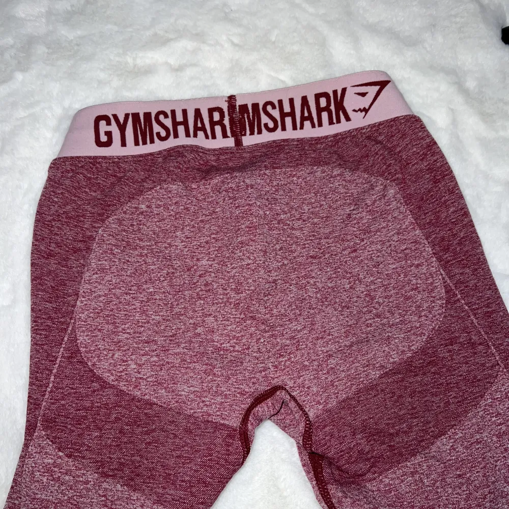 Gymshark flex leggings i nyskick. Använda ett fåtal gånger. 🤍 Strl S.  . Jeans & Byxor.