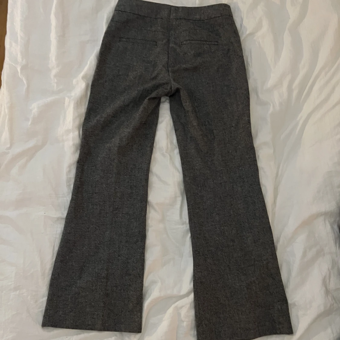 Gråa kostymbyxor  - 91