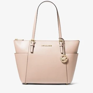 Michael Kors Jet Set Large väska - Michael kors tote väska Nypris: 2700 kr Mitt pris: 1200 kr Köparen står för frakt 