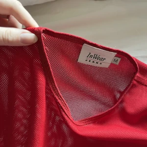 Röd nättröja - I princip oanvänd långärmad figursydd nättröja