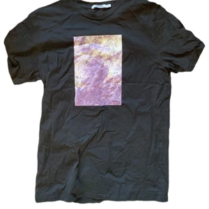 Nakd tshirt  - T-shirt från nakd med tryck, gör inte rättvisa på bilden då den är lite skrynklig… knappt använd storlek M. 