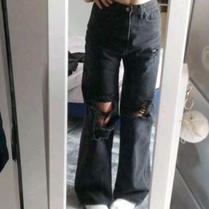 Svarta jeans i nyskick, aldrig använda 🤍 Strl S, 50kr+frakt ☺