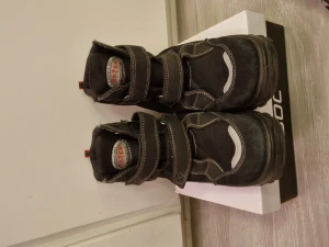 Skor - Mycket bra skick och skön för vintern.