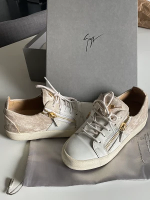 Sneakers Guiseppe Zanotti  - Skor från Guiseppe Zanotti  Storlek 38