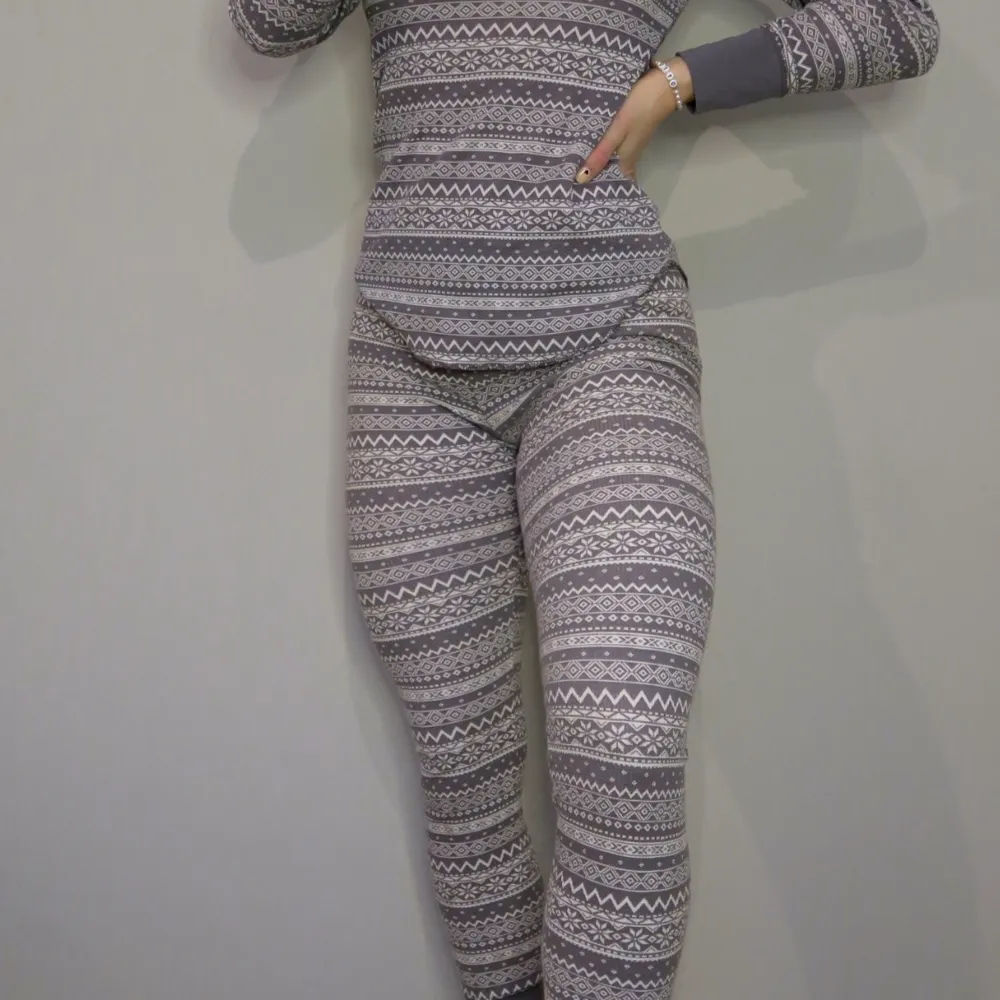 Pyjamas i storlek M.  Endast använd en gång.   Hämtas i Lund eller skickas om köparen står för frakten 😄. Yläosat.