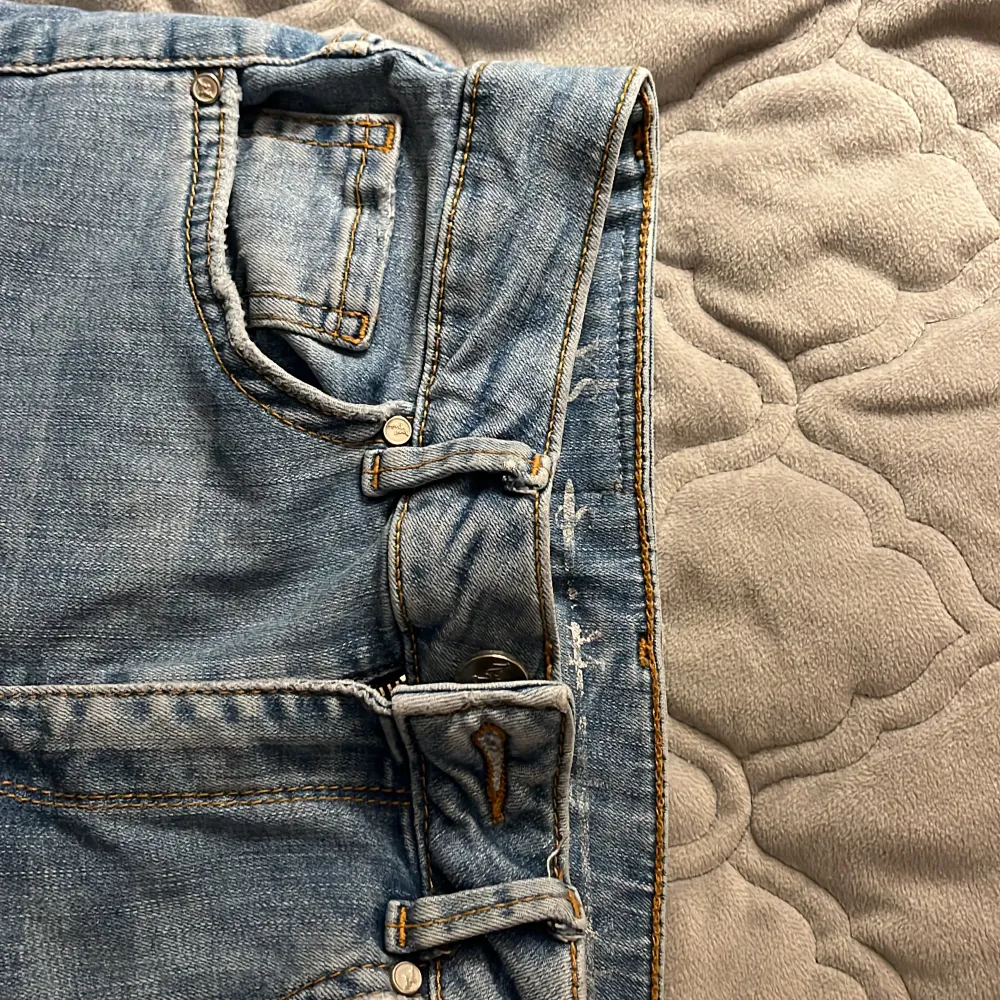 Ett par tajta skinnet jeans i storleken XS🤗. Jeans & Byxor.
