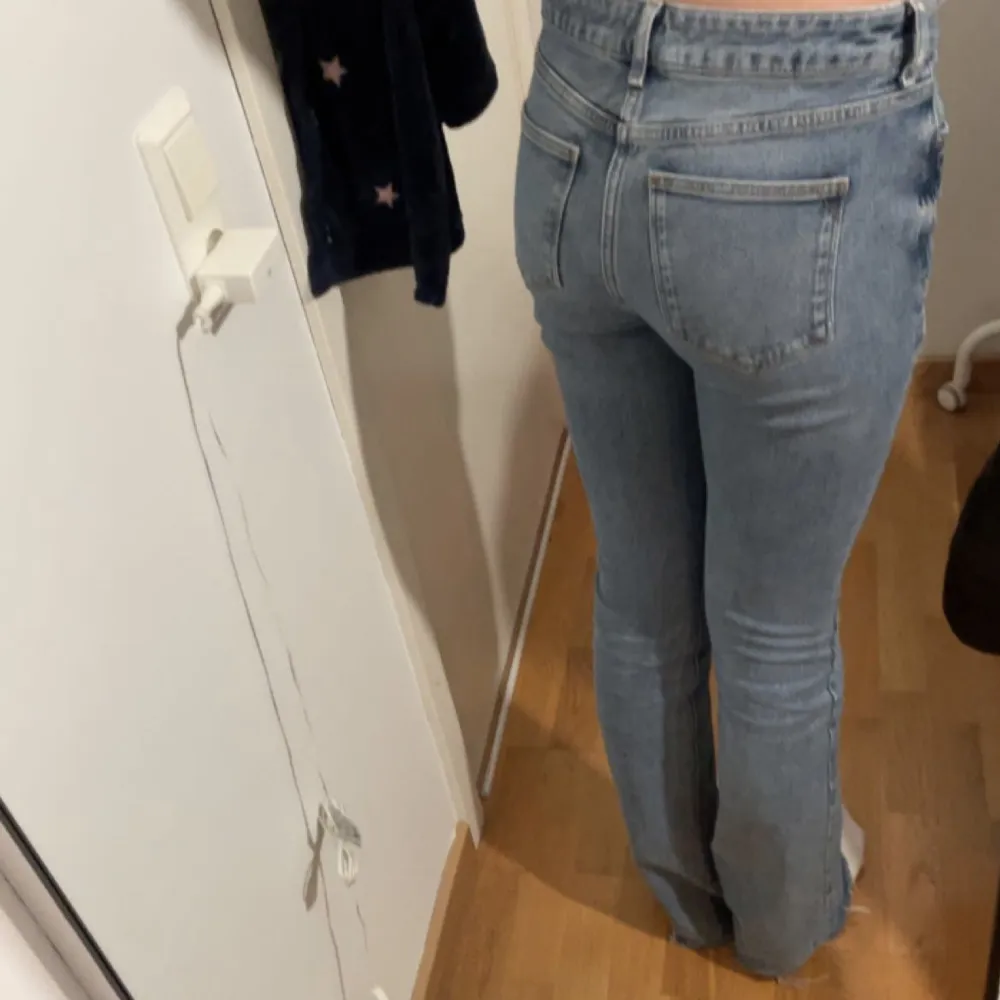Jeans från ASOS i storlek 36 (S). Jättefina och är nästan för långa för mig som är 173💗. Jeans & Byxor.